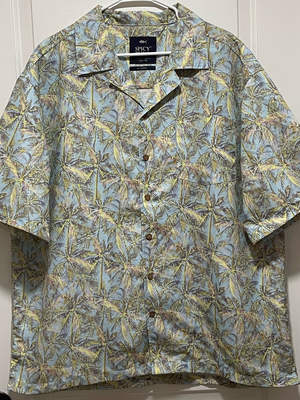 Coastal Vaca! Spicy Tuna Outfitters Men’s XL Hawaiian Short Sleeve Button Down